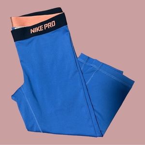 Nike Pro Women’s Blue Cropped Leggings Size Medium